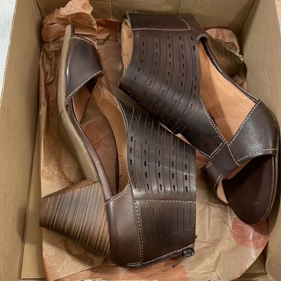 PIKOLINOS BROWN LEATHER SANDALS.  NEW - Picture 4 of 11